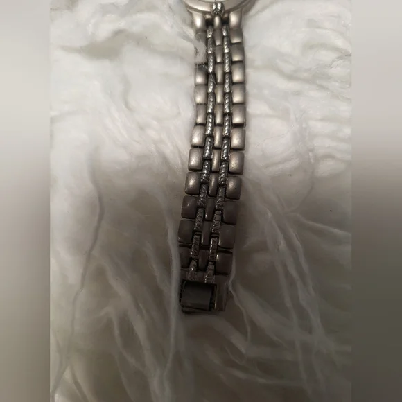 Vintage Gucci Two Tone Woman’s Watch - Picture 4 of 9